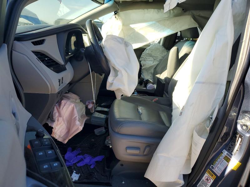 2015 Toyota Sienna xle 8-passenger