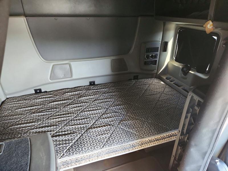 2018 International LT625 Semi Truck