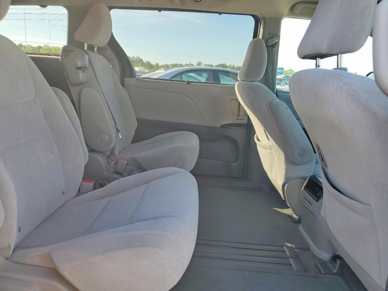 2016 Toyota Sienna le