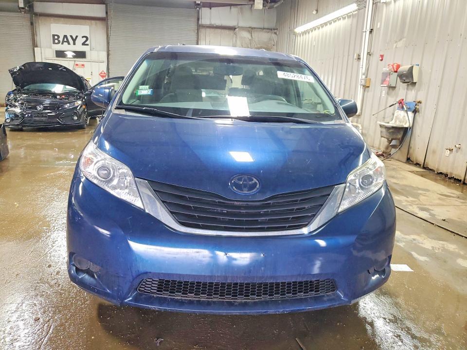 2011 Toyota Sienna le 8-passenger
