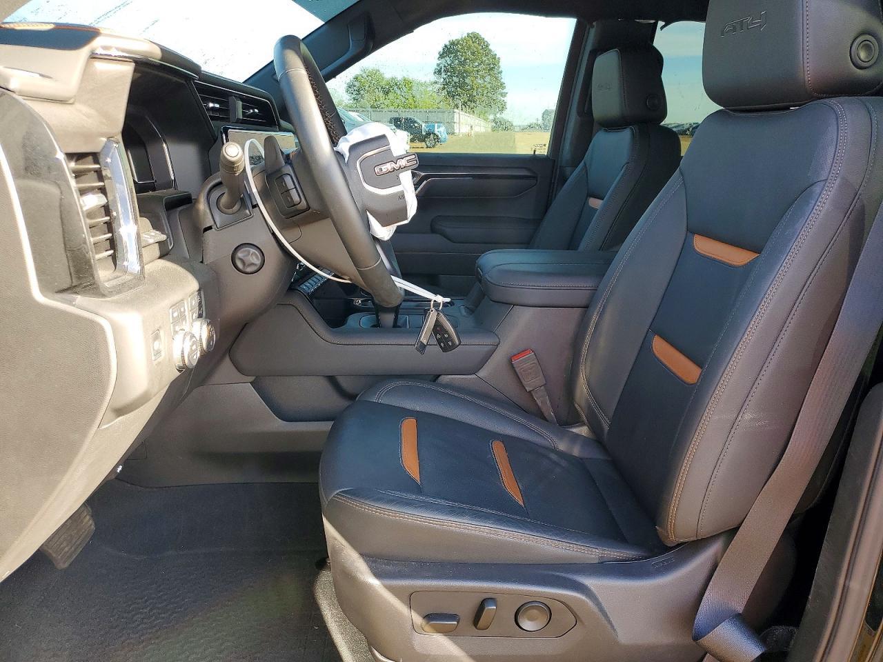 2025 GMC Sierra K1500 AT4