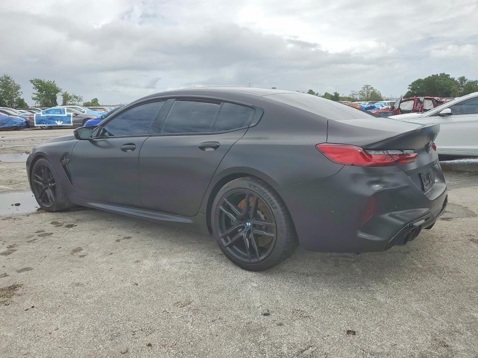 2022 BMW M8