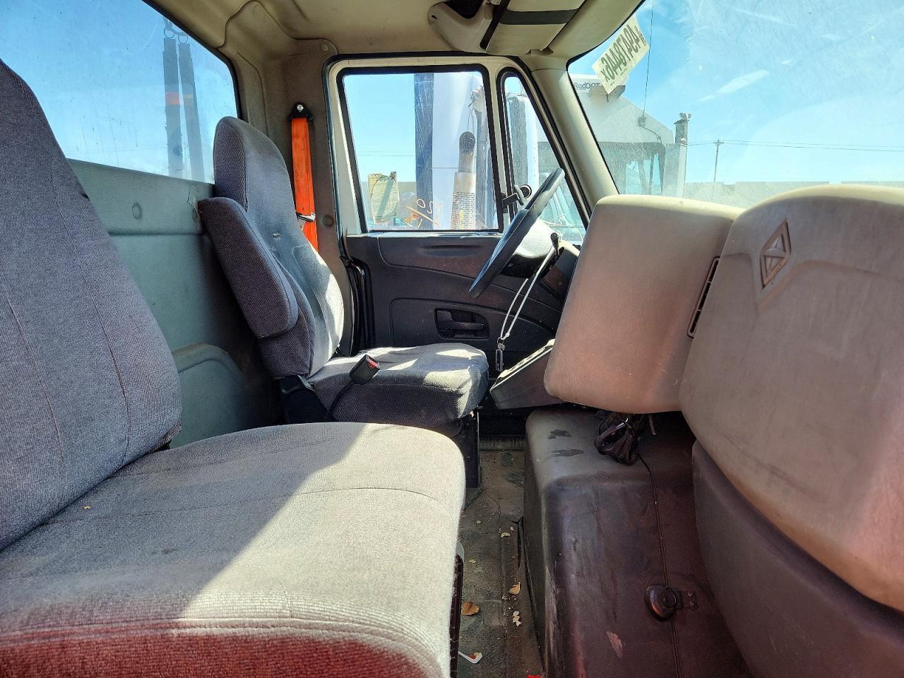 2013 International 8600 Semi Truck