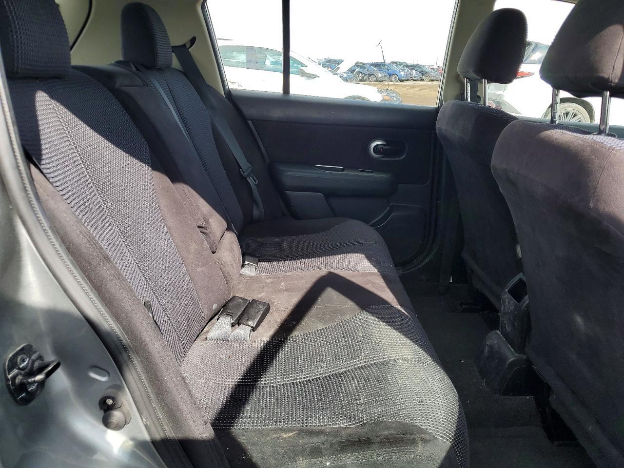 2012 Niss Versa 1.8 s
