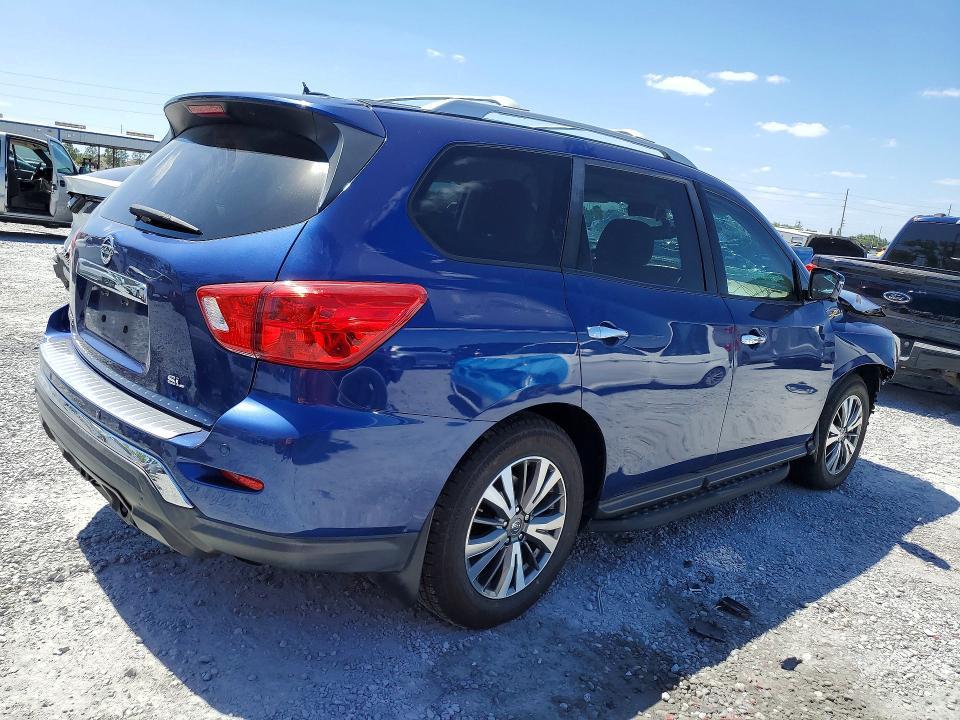 2017 Nissan Pathfinder sl