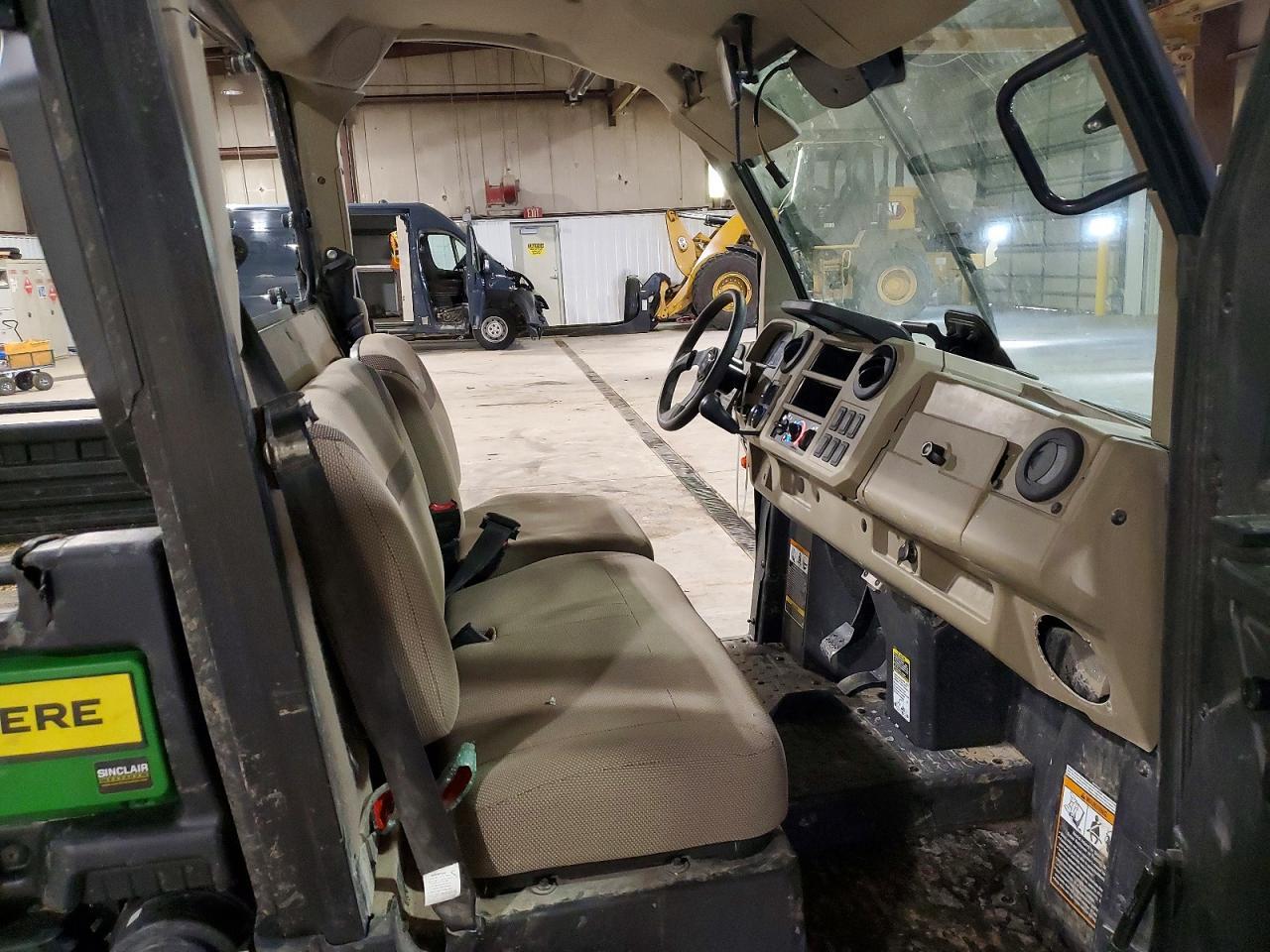 2023 John Deere XUV835R Utility Vehicle