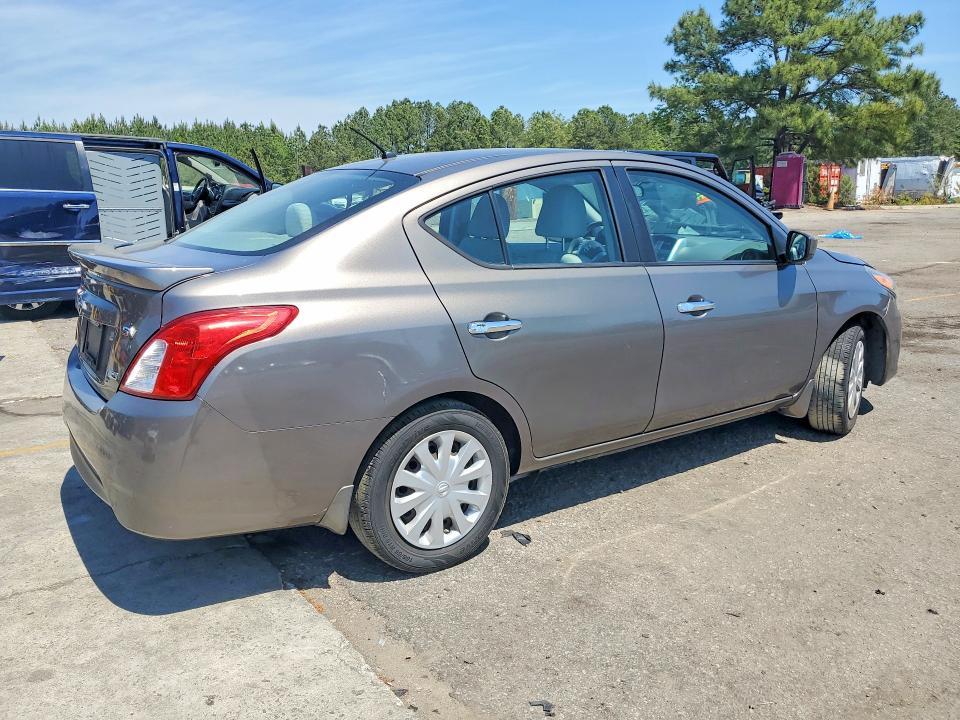 2015 Nissan Versa 1.6 sv