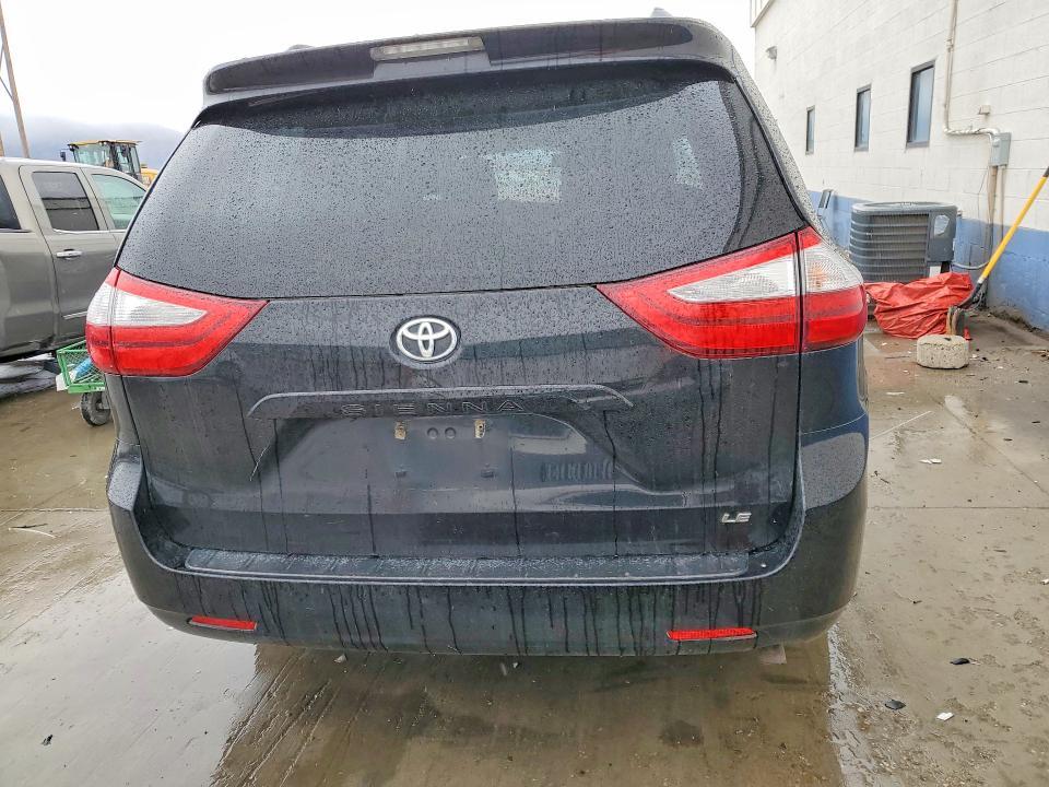 2016 Toyota Sienna le