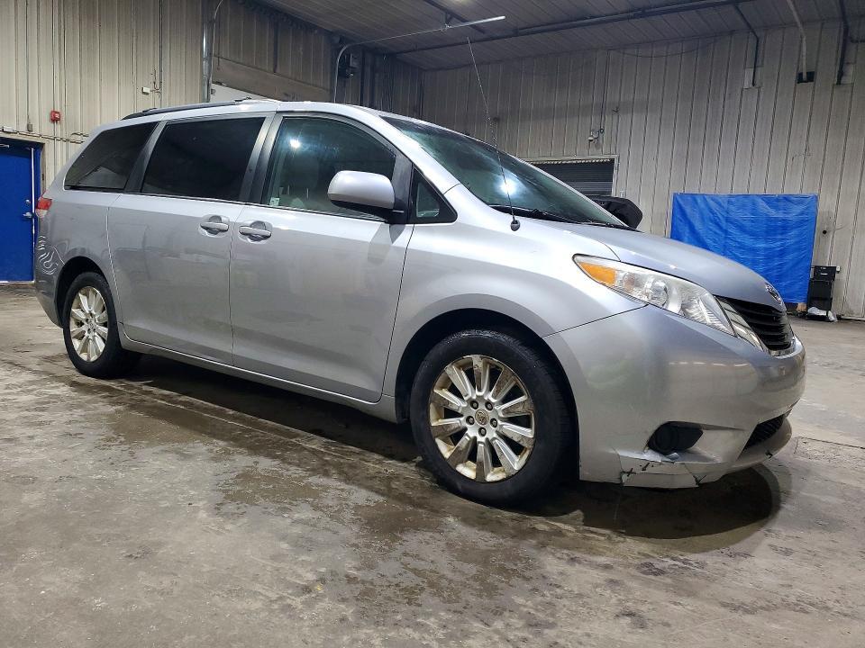 2012 Toyota Sienna le