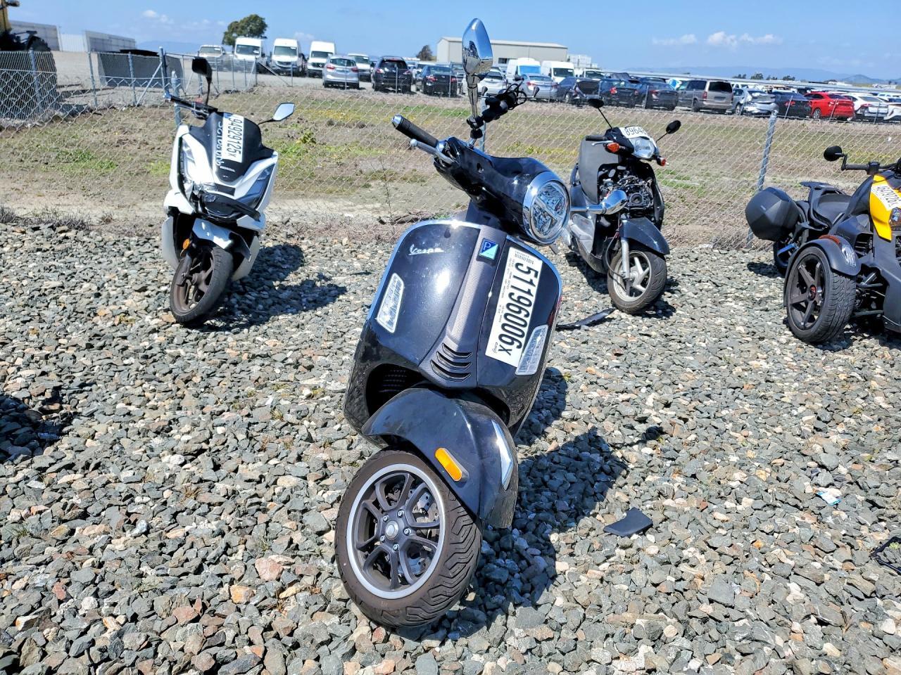 2023 Vespa GTS/SEI Giorni 300