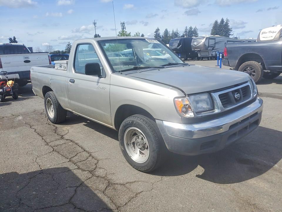 2000 Nissan Frontier xe