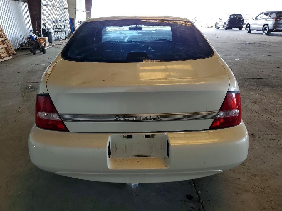 2000 Nissan Altima xe