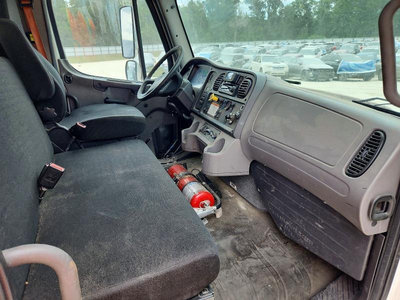 2017 Freigliner 2017 Freightliner Business Class M2 Flatbed Truck
