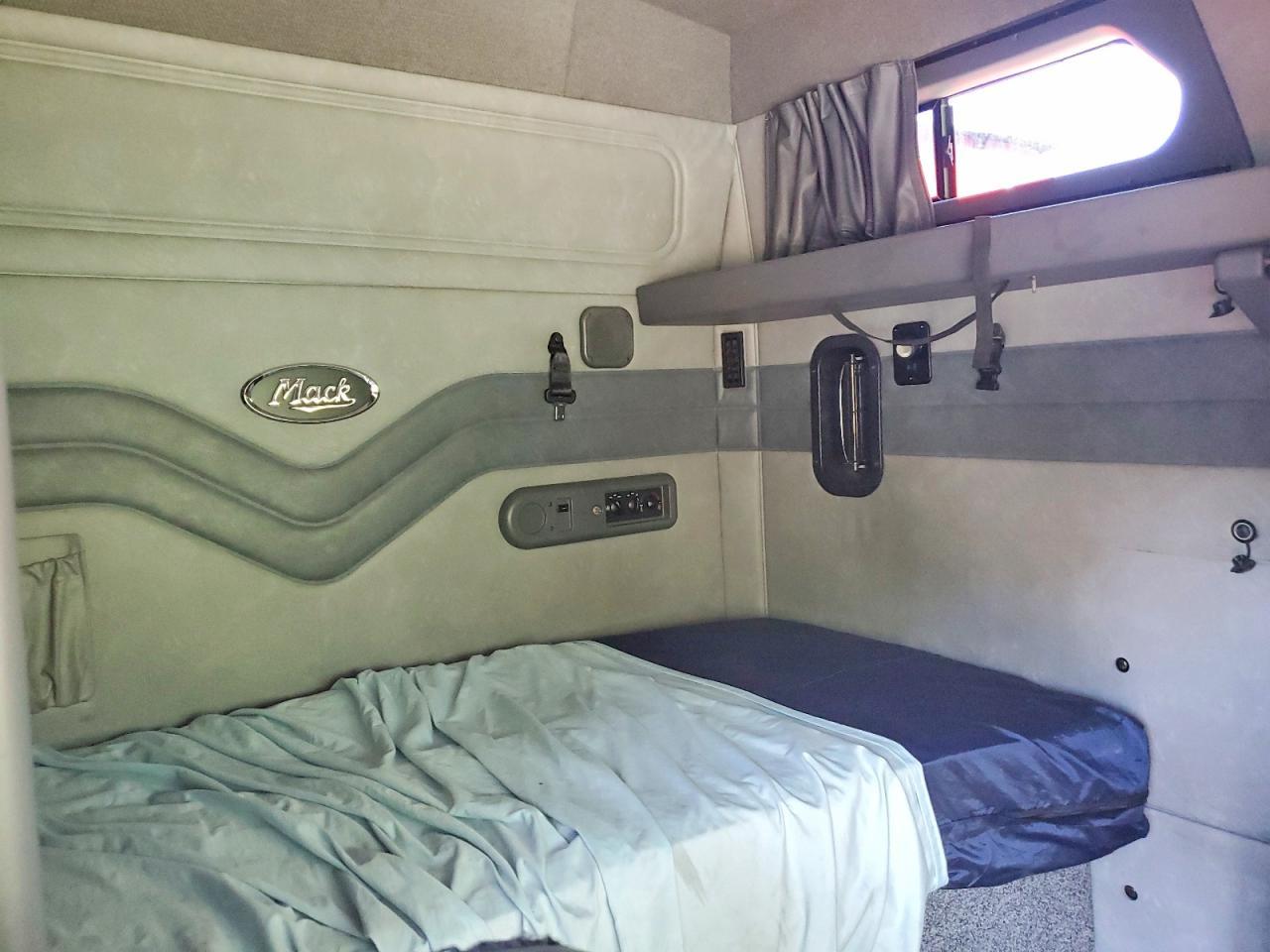 2017 Mack 600 CXU600