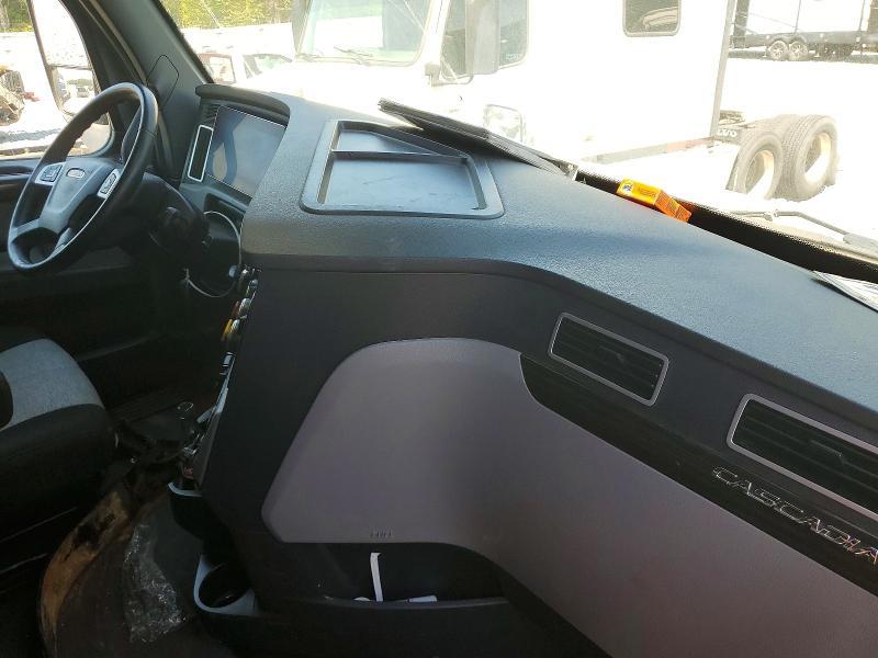 2022 Freigliner 2022 Freightliner Cascadia 126 Semi Truck