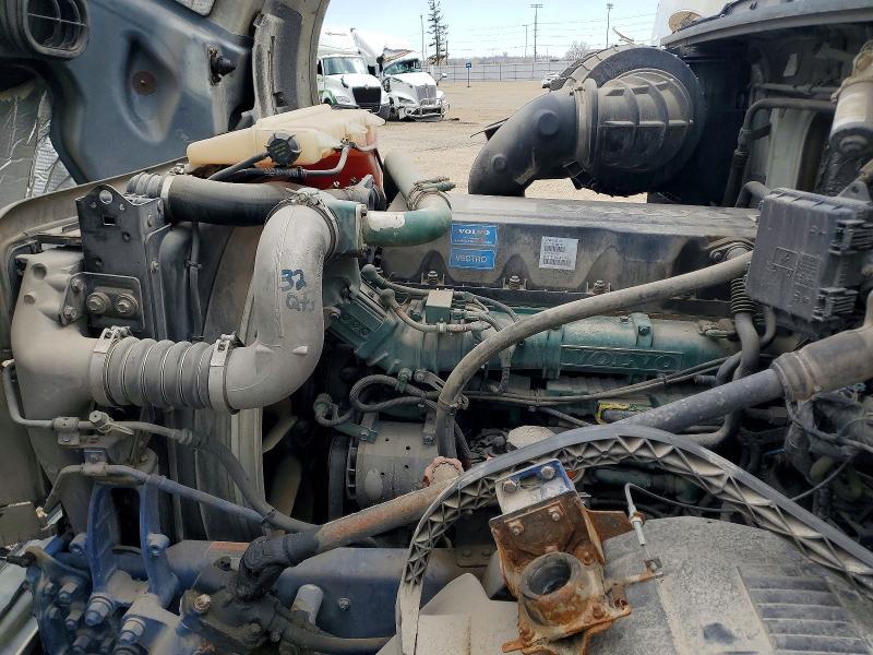 2012 Volvo VNL Semi Truck