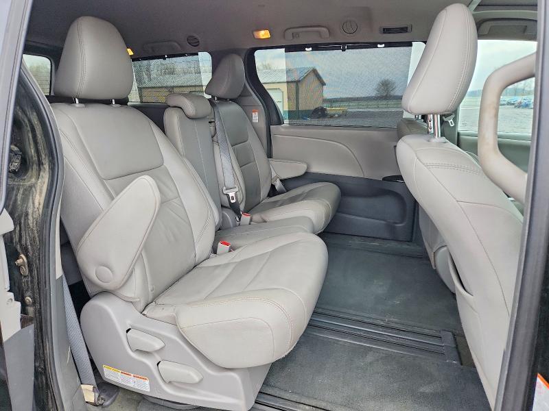 2015 Toyota Sienna xle 8-passenger