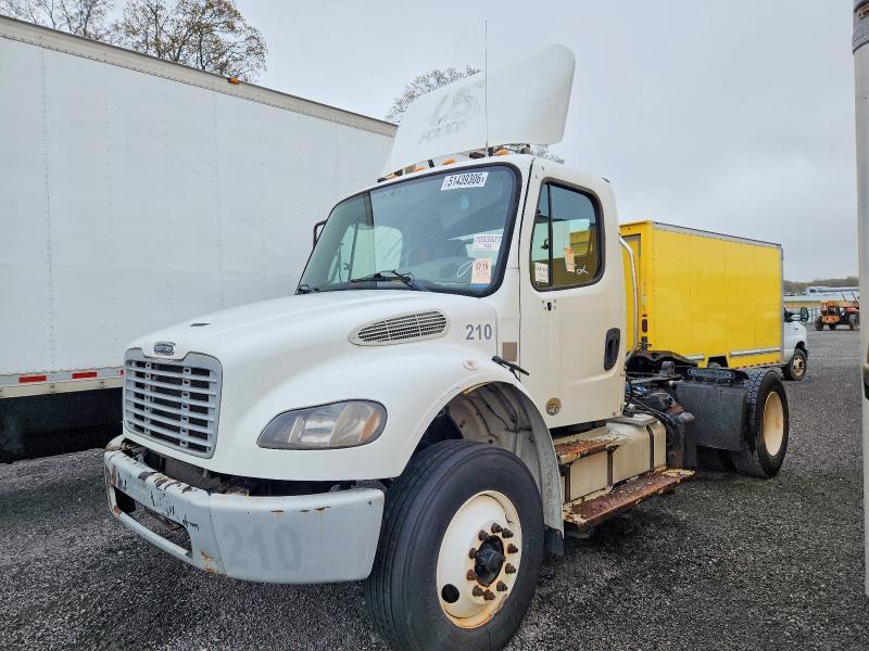 2016 Freigliner 2016 Freightliner Business Class M2 Semi Truck