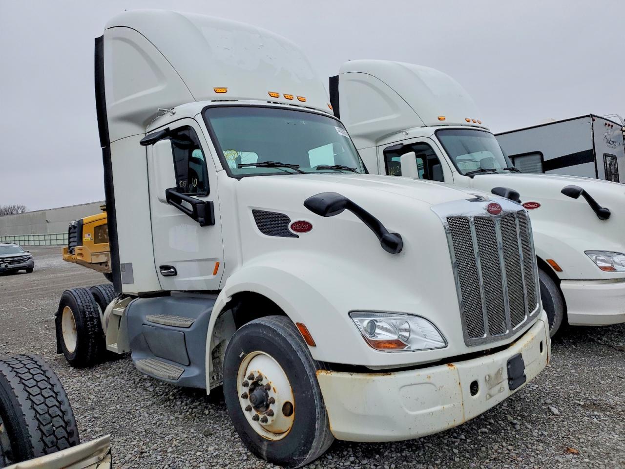 2017 Peterbilt 579