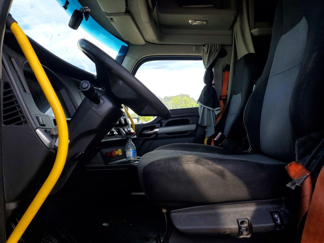 2023 Kenworth T680 Semi Truck