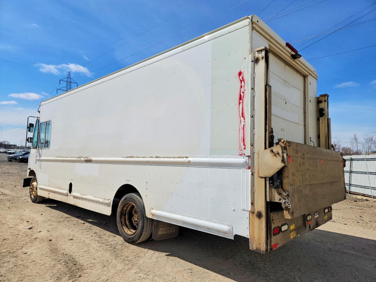 2010 Freightliner MT45G Chassis Delivery Truck