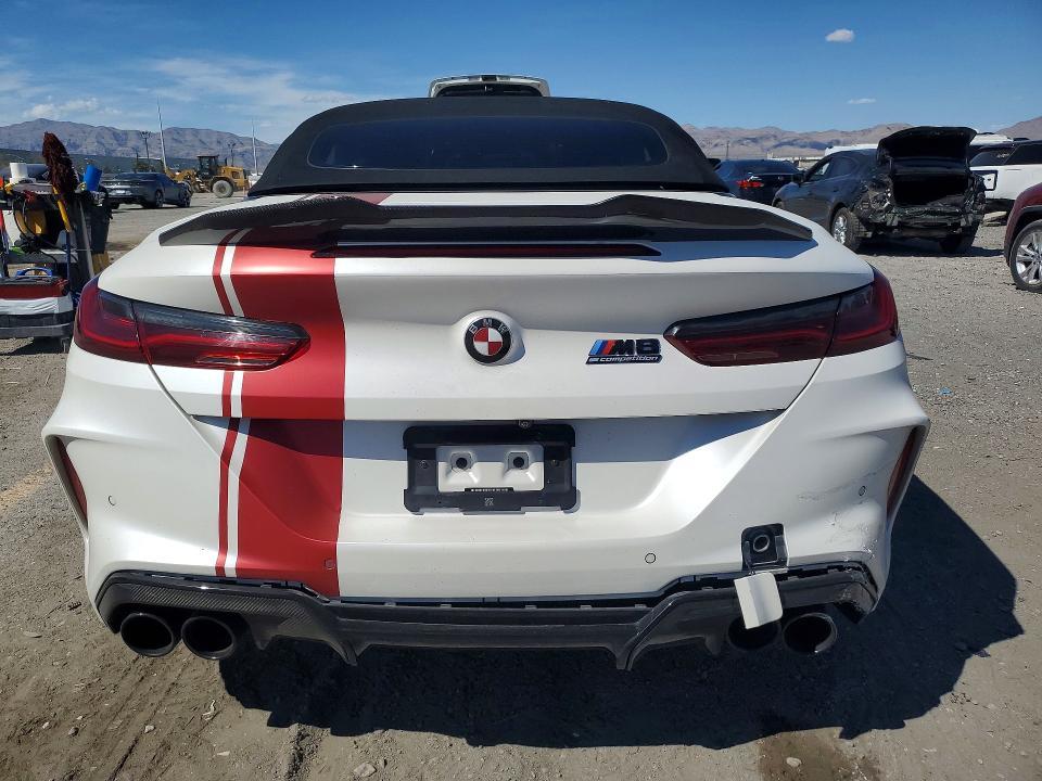 2022 BMW M8