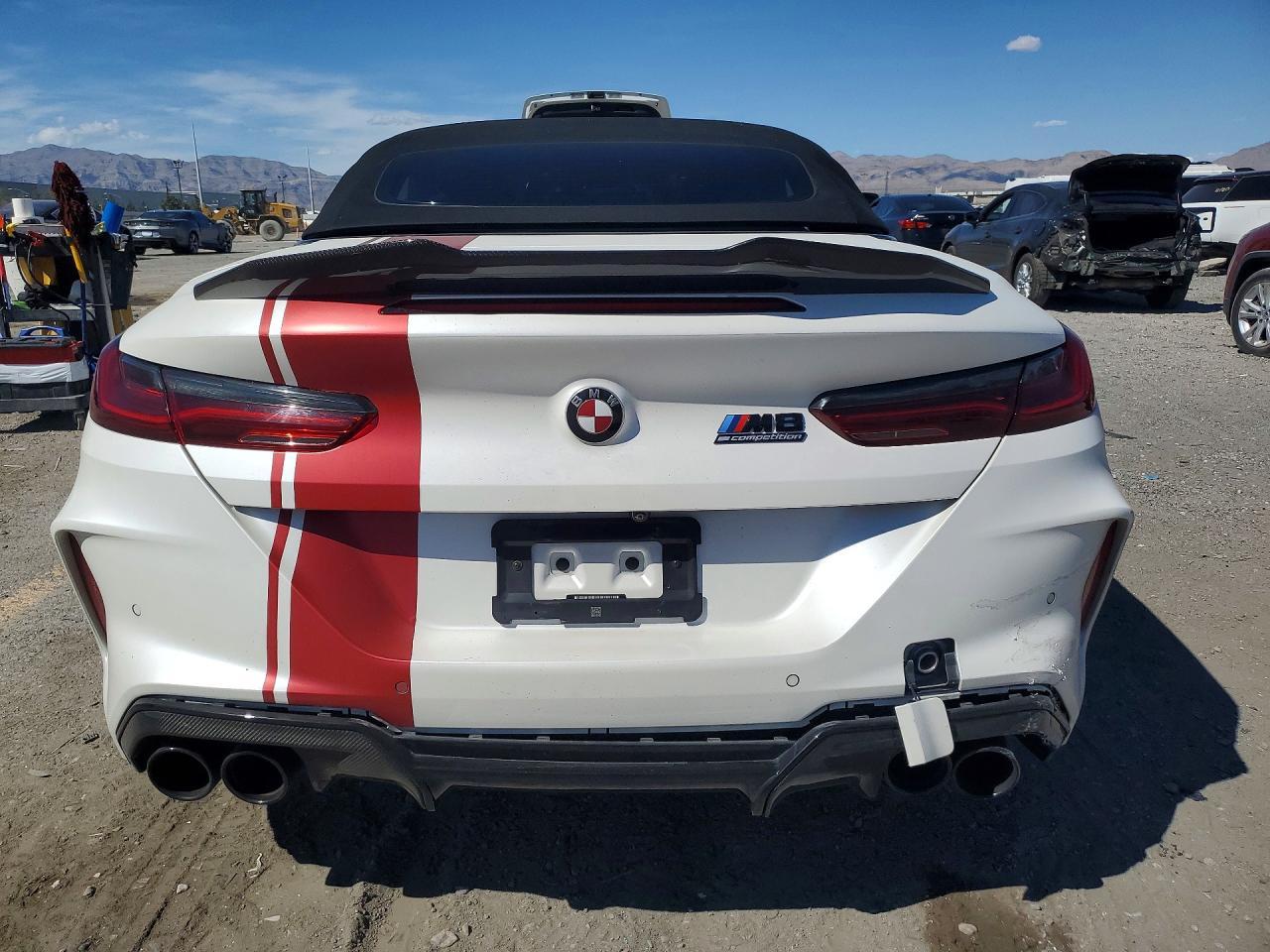 2022 BMW M8