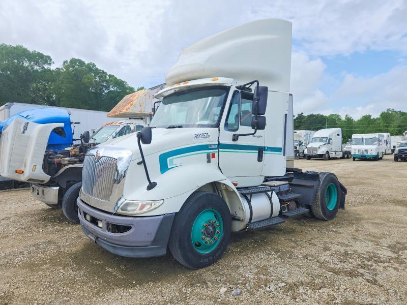 2011 International 8600 Semi Truck