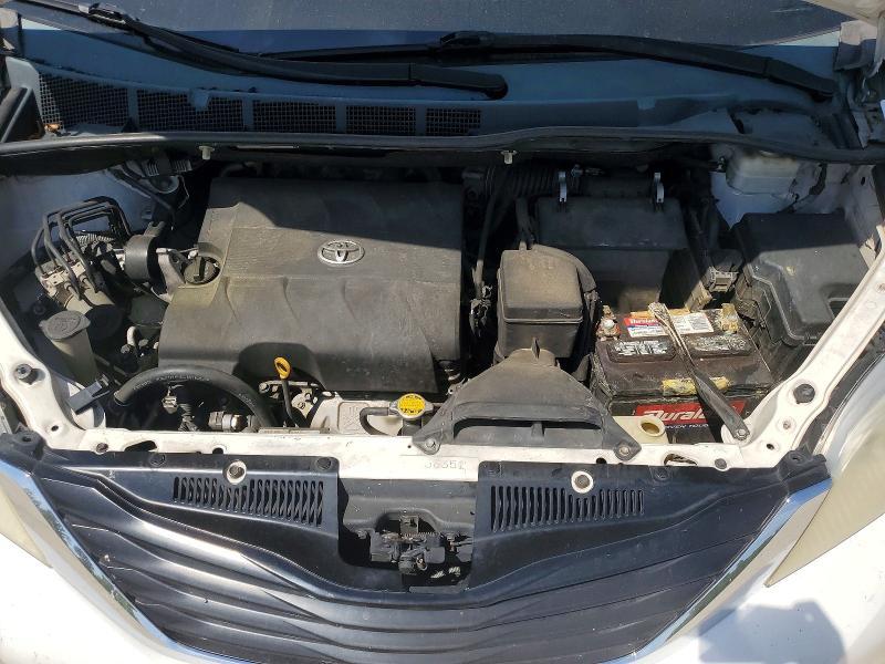2011 Toyota Sienna le