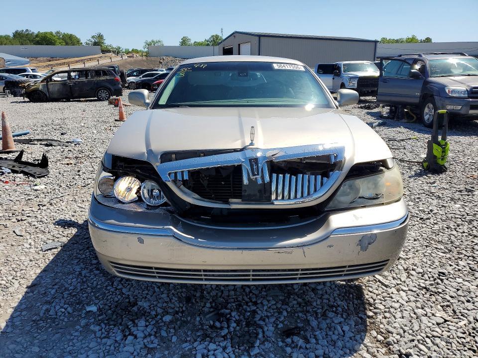 2003 Lincoln Town car Signature