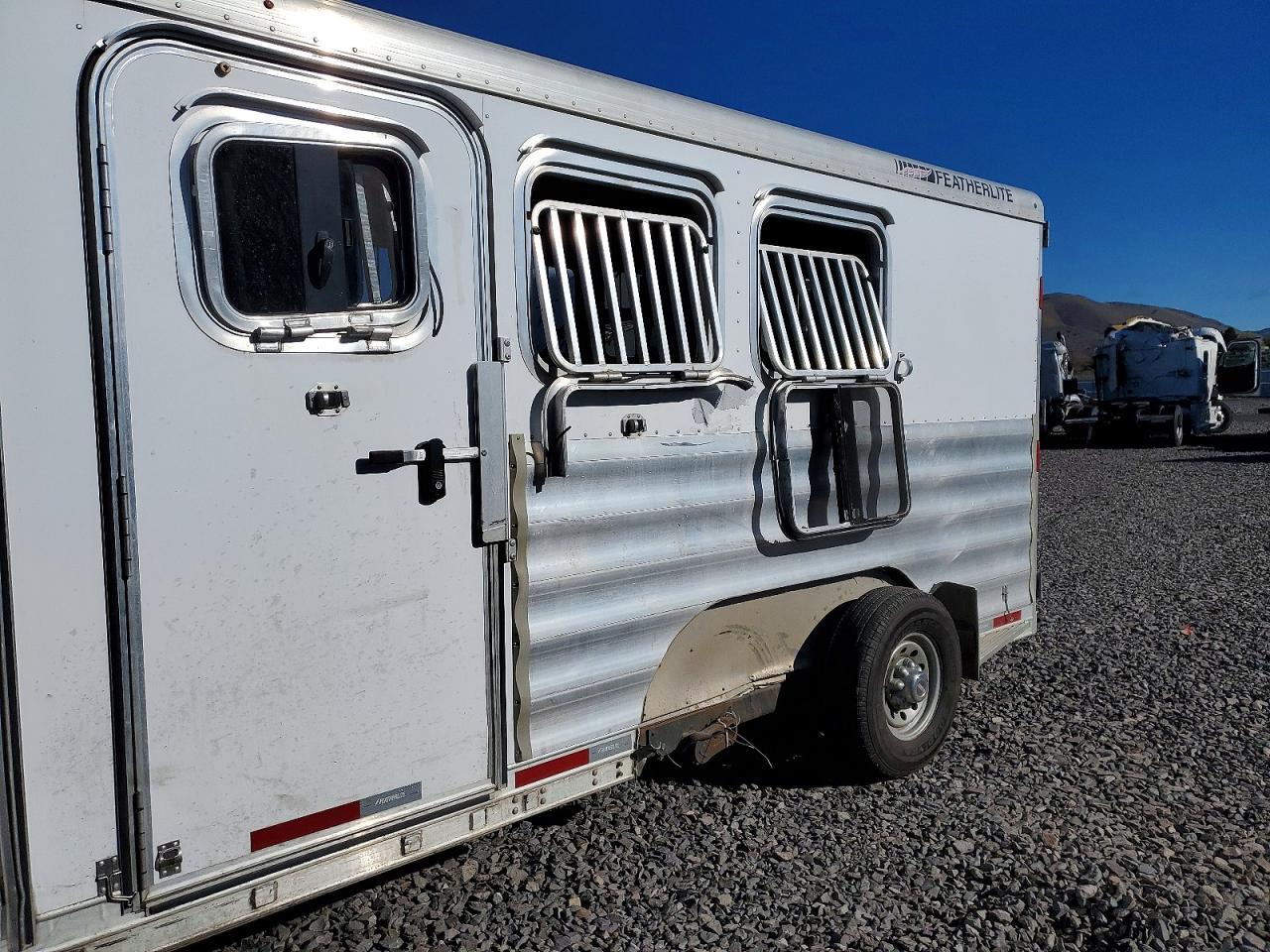 2015 Feathrlite 2015 Featherlite 8541-703H-STD Horse Trailer