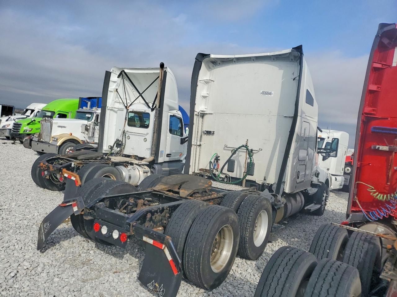 2015 Kenworth T680 Semi Truck