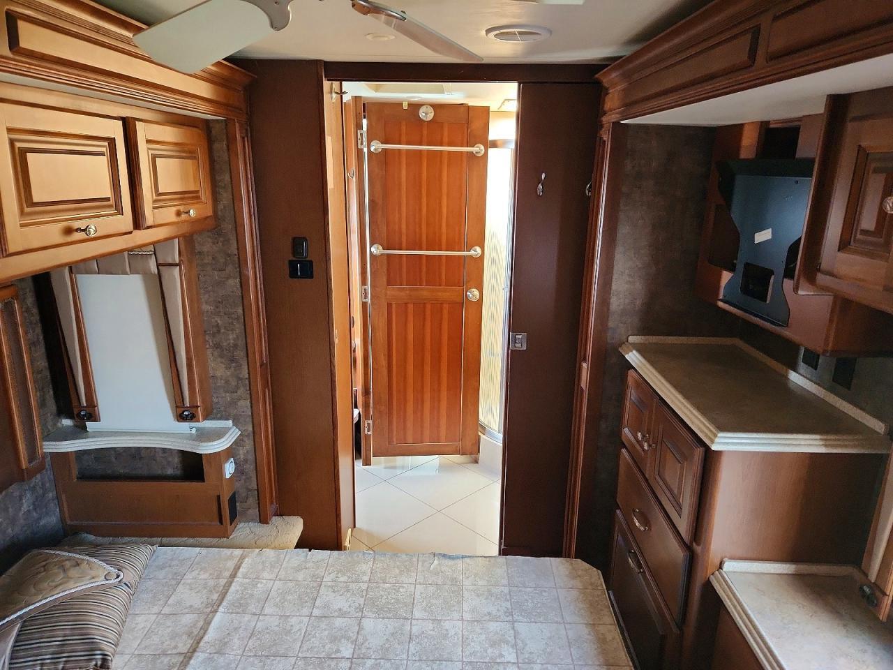 2011 Tiffin Motorhomes Inc 2011 Freightliner Phaeton RV