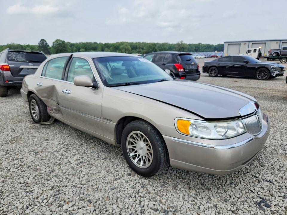 2002 Lincoln Town car Signature