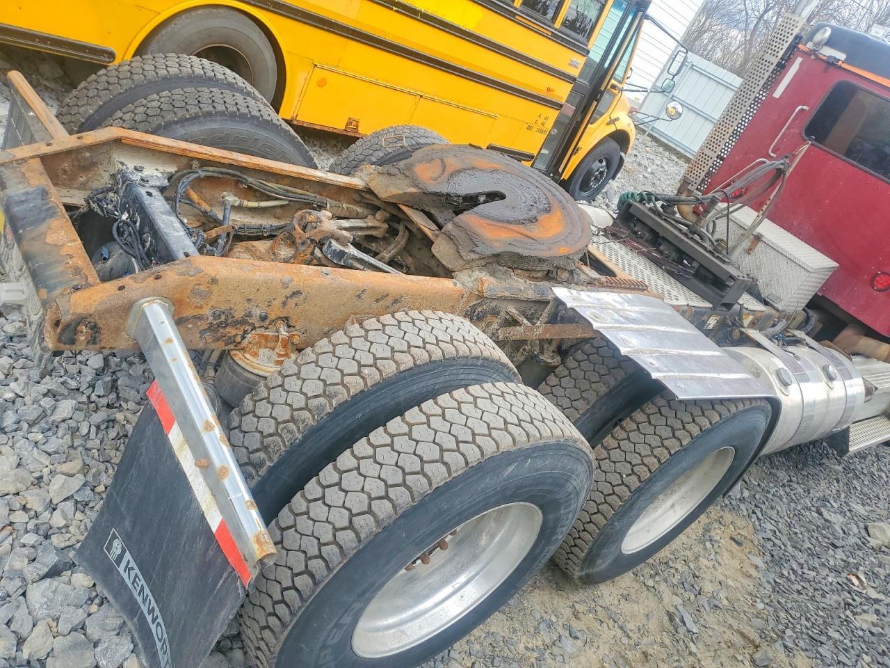 2010 Kenworth Construction W900