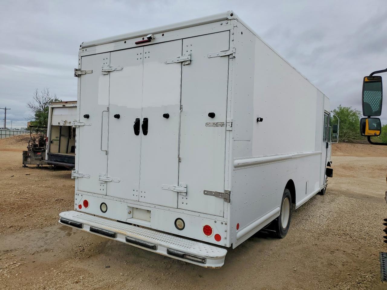 2013 Freightliner MT45 Chassis Delivery Truck