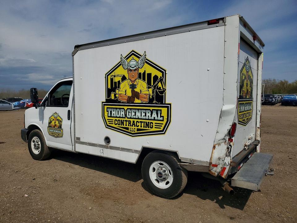 2013 GMC Savana box Truck