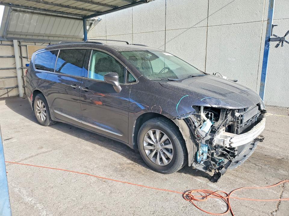 2017 Chrysler Pacifica Touring l