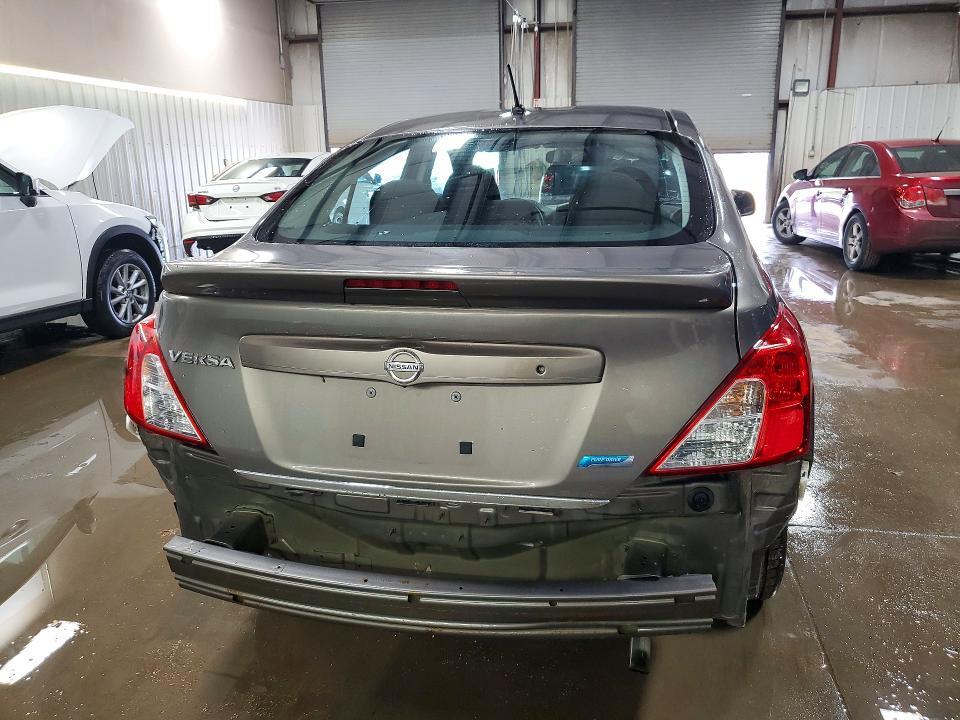 2015 Nissan Versa 1.6 s Plus
