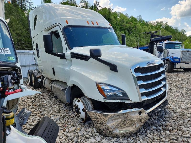 2020 Freigliner 2020 Freightliner Cascadia 126 Semi Truck