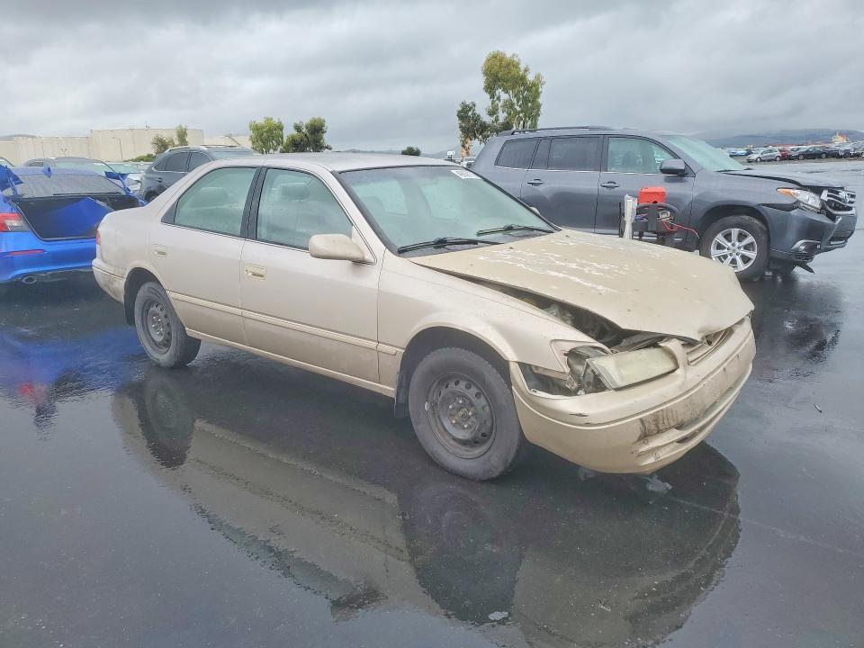 1999 Toyota Camry le