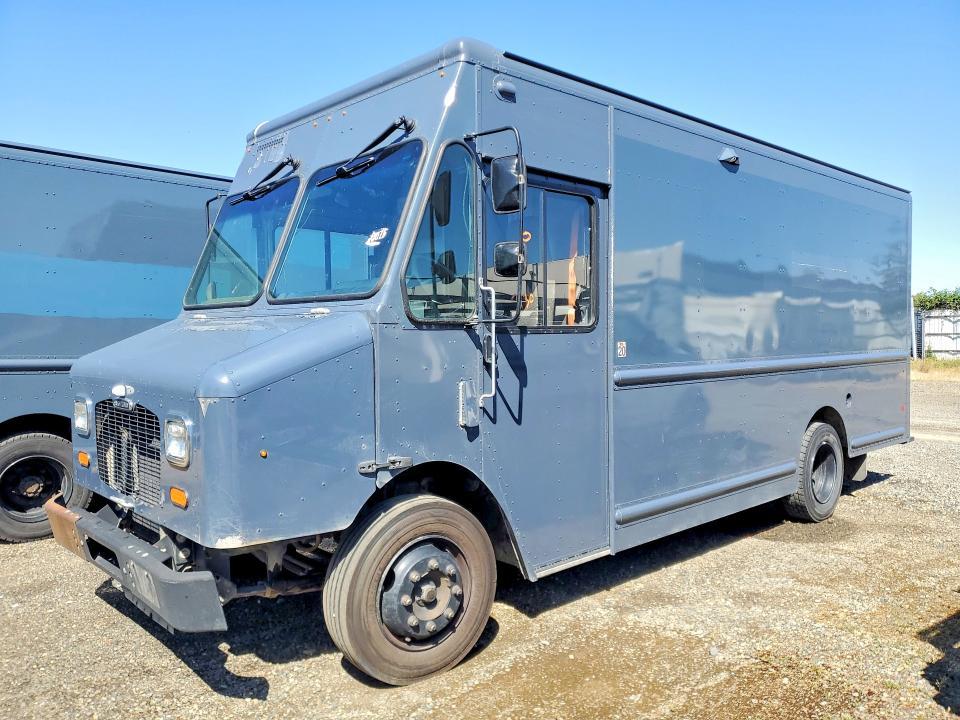 2020 Freightliner MT45G Chassis Delivery Truck