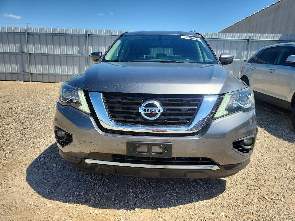 2020 Nissan Pathfinder sv