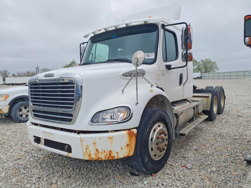 2005 Freightliner Business Class M2 Semi Truck