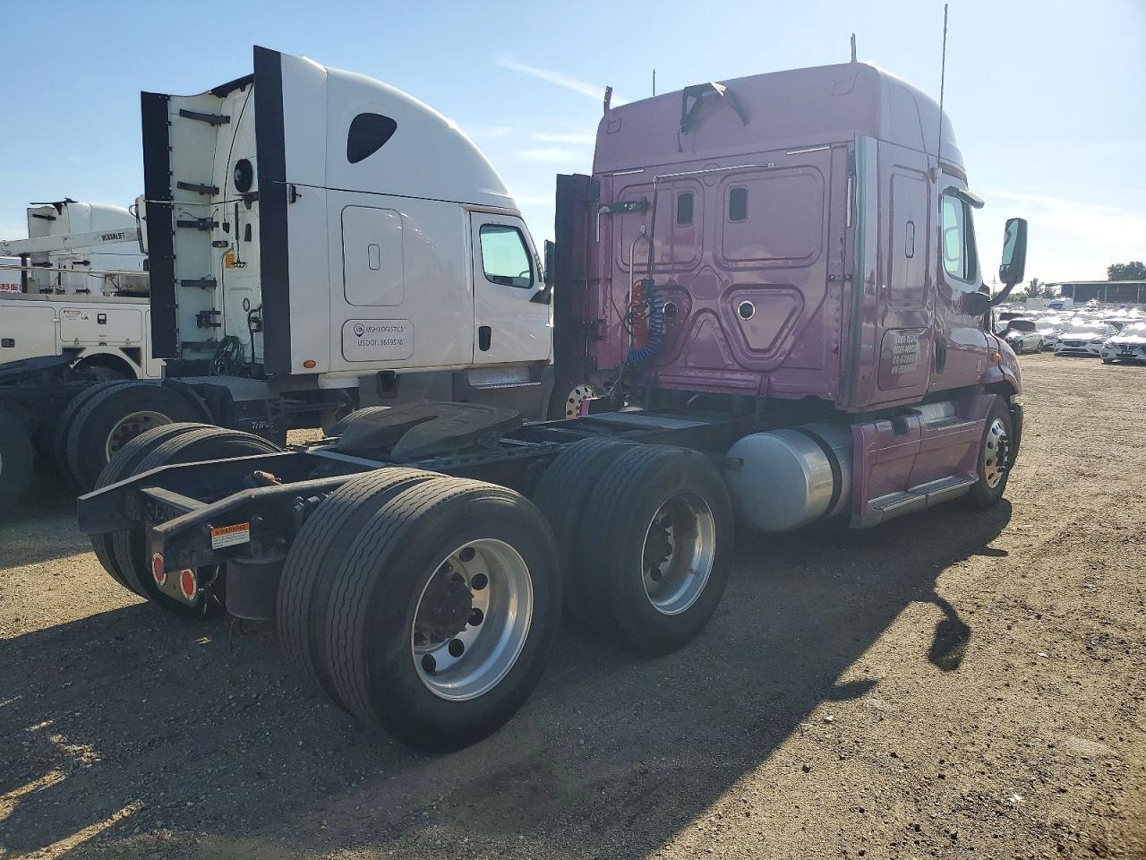 2012 Freigliner 2012 Freightliner Cascadia 113 Semi Truck