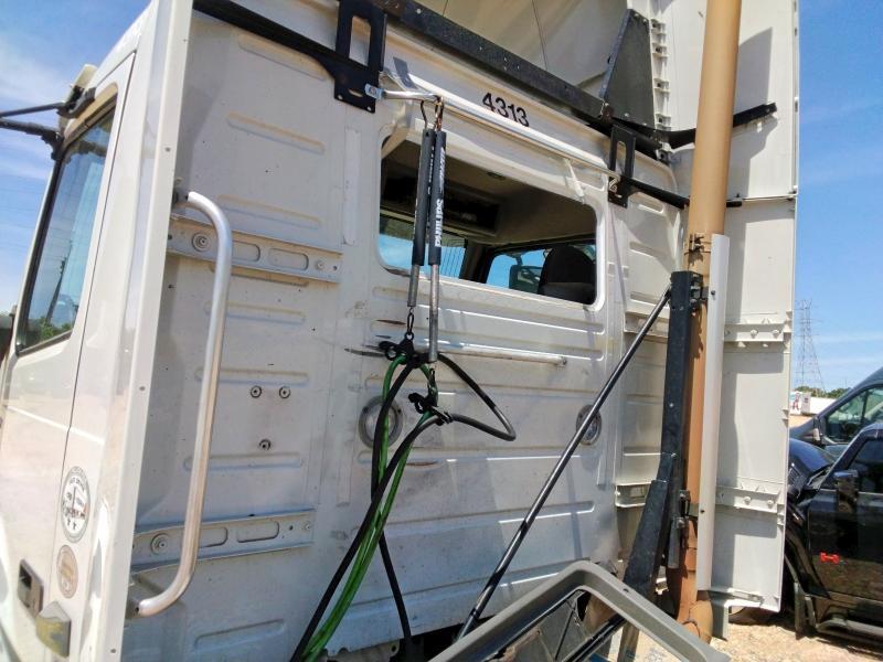 2020 Volv O VNR Semi Truck