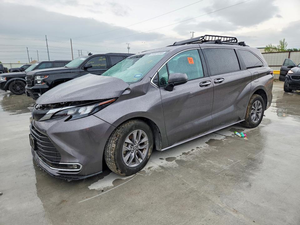 2024 Toyota Sienna xle 7-passenger