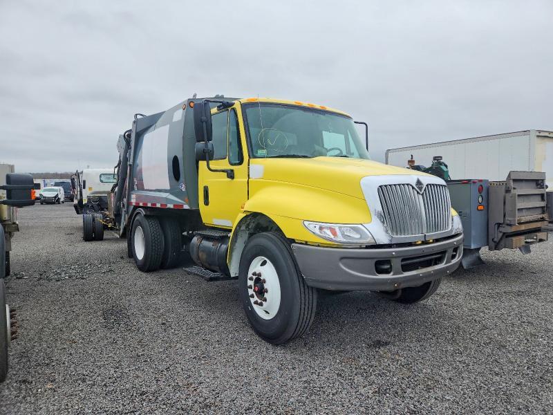 2005 International 4400 Refuse Truck