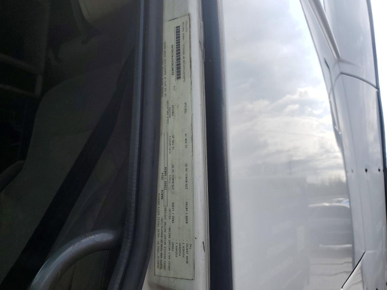 2015 Volv O VNL Semi Truck