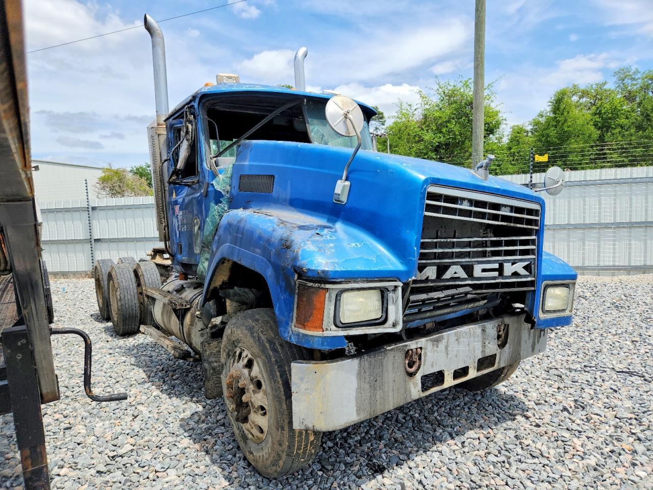 2000 Mack CH613 Semi Truck